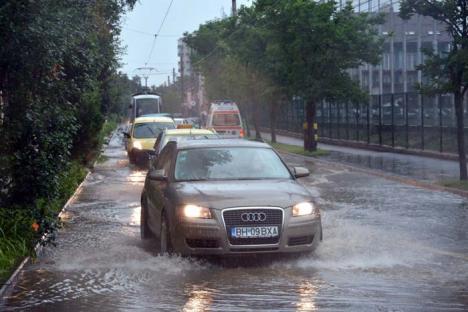 Oradea sub potop: Suntem expuşi inundaţiilor, pentru că nu sunt bani pentru extinderea canalizării