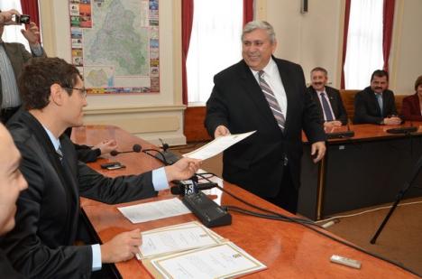 Din cei 16 noi parlamentari de Bihor şi-au luat "diplomele" doar 10 (FOTO)