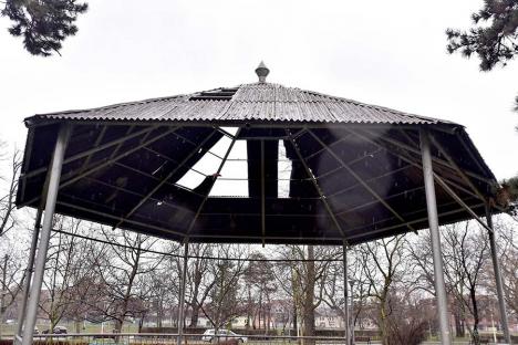 Ne enervează: În ce hal a ajuns filigoria din Parcul Brătianu! (FOTO)