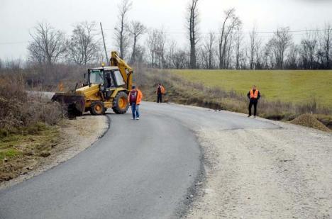 Drum întins: Repararea DN 76 a 'scurtat' drumul de trei ore dintre Oradea şi Beiuş la mai puţin de una, pentru prima oară în ultimii 5 ani