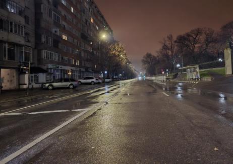 Sărbători ultracentrale: Ca să nu facă risipă, Primăria Oradea a limitat iluminatul de Crăciun la centrul orașului (FOTO)