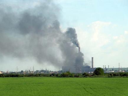 Negură pe CET: Norul de fum lansat asupra oraşului anunţă falimentul centralei orădene