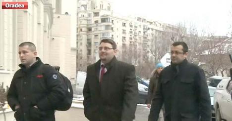 Justiţie în beznă: Ce conţine dosarul foştilor procurori DNA Oradea, acuzaţi că ar fi şantajat o duzină de judecători