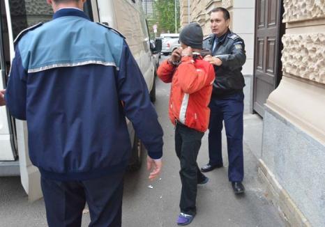 Monstrul de acasă: Un orădean a fost arestat după ce şi-a abuzat fizic şi sexual propria fetiţă de 12 ani