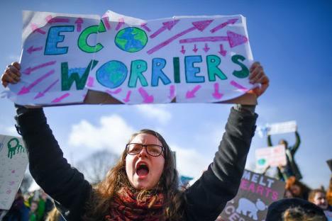 Eco-anxietatea există: Tot mai mulți tineri, îngrijorați de viitorul planetei