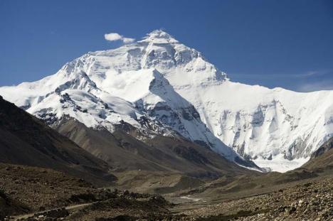 Everestul, 'închis' pentru curăţenie