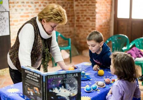 Profesoara... universală: Preşedinta astroclubului Meridian Zero, Nicoleta Pazmany, îi învaţă pe orădeni să 'citească' cerul