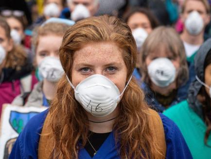 Aerul poluat ne scurtează viaţa. Cu cât trăiesc mai puţin cei care respiră aer contaminat