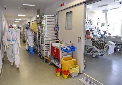 O zi la ATI Covid: Mărturiile dramatice ale unor bolnavi, medici şi asistente din secţiile de Terapie Intensivă ale Spitalului Municipal Oradea (FOTO / VIDEO)