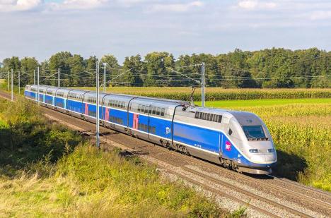 Mai bine cu trenul: Franța suspendă zborurile pe rute care pot fi parcurse în mai puţin de două ore şi jumătate cu trenul