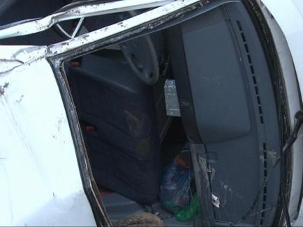 Accident grav la Tarcea, cu un microbuz supraîncărcat: un mort şi 11 răniţi (FOTO)