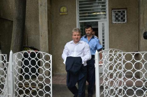 Lecţie de curaj: În loc să aplice automat deciziile CCR pro-inculpaţi, o judecătoare de la Tribunalul Bihor aşteaptă judecata Curţii Europene de Justiţie