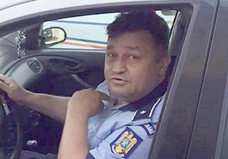 Poliţistul hoţilor: Un ofiţer din Poliţia Oradea şi-a împiedicat colegii de la Rutieră să-i ancheteze un amic urmărit pentru o agresiune în trafic (FOTO / VIDEO)