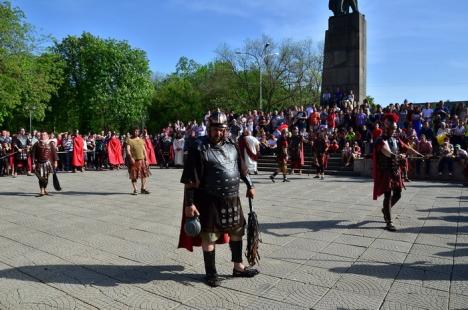 Patimile lui Hristos: Sute de orădeni l-au însoţit pe Iisus pe Drumul Crucii (FOTO / VIDEO)