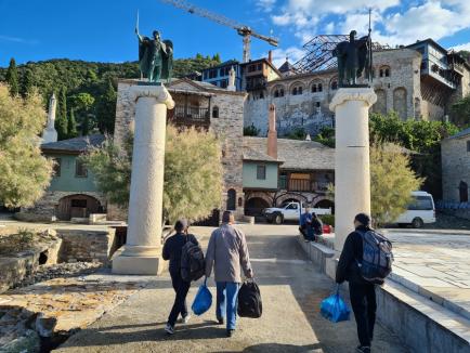 Muntele vrăjit: Povestea Muntelui Athos, locul sfânt spre care se îndreaptă cu speranță mii de pelerini români (FOTO)