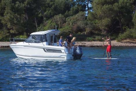 Se dau în bărci! ABA Crişuri şi-a cumpărat barcă de agrement de 41.000 de euro, motivând că este pentru intervenţii (FOTO)
