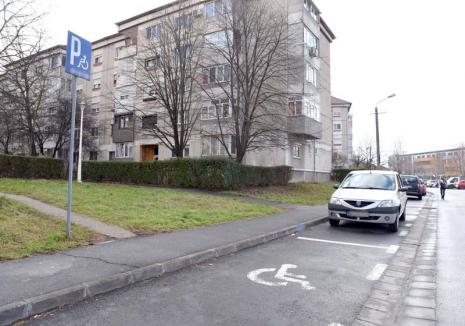 Ridică-te și umblă! Primăria Oradea rărește legitimațiile de parcare gratuite pentru persoanele cu handicap