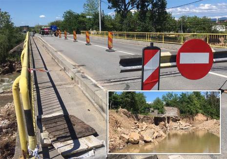 Podul „detonat”: O balastieră autorizată ilegal a provocat distrugerea podului de pe DN76. Statul plătește pagubele! (FOTO)
