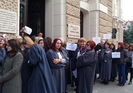 Justiţie de lux: Magistraţii bihoreni au venituri şi de 5.000 de euro lunar, dar vor majorări de salarii