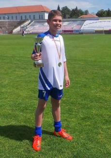 Patrick în atac: La 17 ani, orădeanul Patrick Gânţe este olimpic la matematică şi fotbalist la AS Roma! (FOTO)