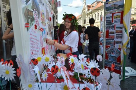 Ziua Europei, sărbătorită de elevii orădeni în stradă (FOTO/VIDEO)