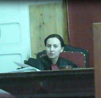Culmea Justiţiei: Judecătorii din Bihor sunt somaţi să înapoieze o parte din salariile 'nesimţite'