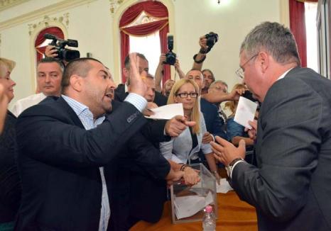 Alegeri cu scandal: Liberalii s-au supărat pe Mircea Mălan fiindcă a renunţat la bătălia pentru Consiliul Judeţean