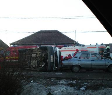 Şase răniţi, în urma unui accident în Oşorhei (FOTO)