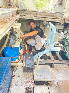 Artistul navelor: Un tânăr din Bihor a devenit mecanic de ambarcațiuni și restaurează fostul vapor „Snagov 1” al lui Nicolae Ceaușescu (FOTO)