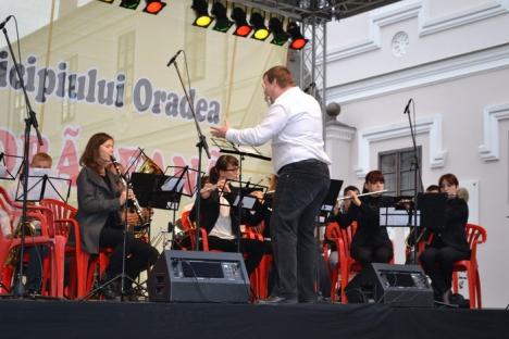 Orădenii, delectaţi cu sunet de fanfară în centrul oraşului (FOTO)