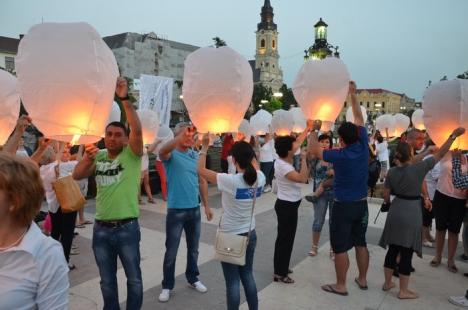 Inima Oradiei: Peste o sută de lampioane, lansate în văzduh, pentru a atrage atenţia asupra donării de organe (FOTO)
