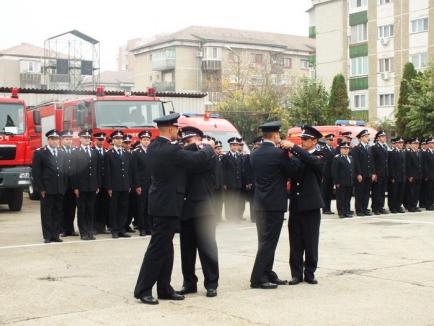 Răsplată pentru eroi: Salvatorii care au scos de sub pământ muncitorii Keviep, avansaţi în grad (FOTO/VIDEO)