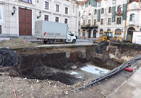 'Săpaţi' de meşteri: Reabilitarea Pieţei Ferdinand din Oradea, prelungită din cauza unei firme incapabile să termine lucrările la timp (FOTO)