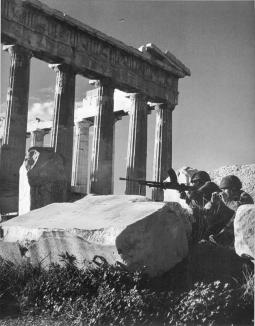 Grecii Oradiei: Acum 70 de ani, în oraş s-au stabilit sute de greci, refugiaţi din calea războiului civil din patria natală
