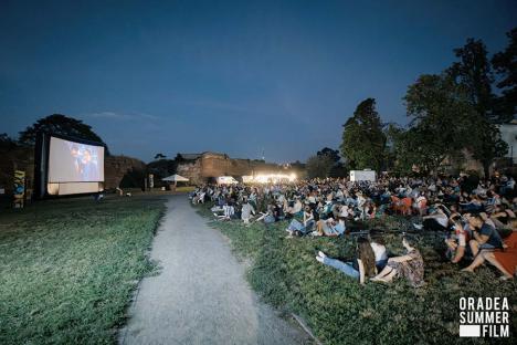 Filme sub stele: Ediția a cincea a Oradea Summer Film programează cinci seri cu proiecții în parcul Cetății (VIDEO)