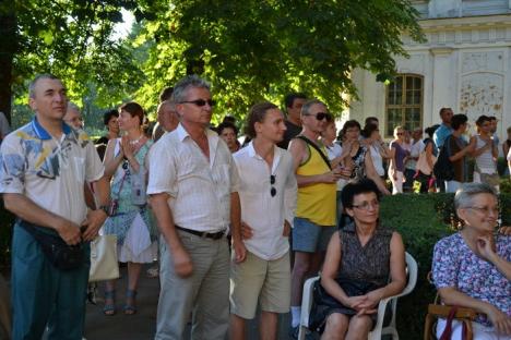 Artiştii orădeni au cântat pentru pace în parcul Palatului Baroc (FOTO/VIDEO)