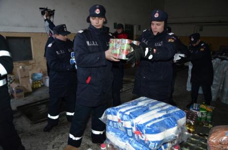 Aproape 20 de tone de alimente au plecat din Oradea către sinistraţii din Ialomiţa (FOTO)