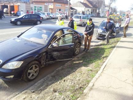 Accident pe Ştefan cel Mare: Aflat la volanul unui Mercedes S Class, patronul de la Pentax a izbit un Opel (FOTO)