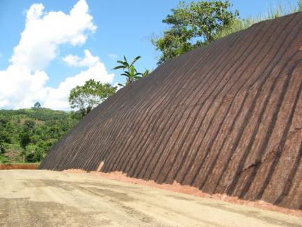 Energie din gunoaie: Eco Bihor vrea să scoată gazul dintr-o parte a haldei de deşeuri, iar apoi să o acopere cu panouri fotovoltaice