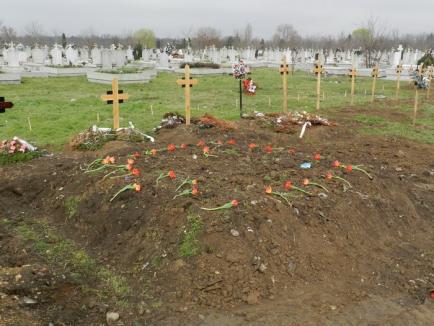 Szabo Odon acuză Primăria de "barbarie": "Au îngropat osemintele scoase din cimitirele Olosig şi Seleuş fără preot, într-o groapă comună!" (FOTO)