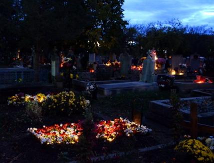 Orădenii nu s-au înghesuit să aprindă lumânări de Ziua Morţilor (FOTO)