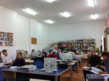 Studenţii electronişti, "racolaţi" de firmele de profil direct la ieşirea din examenul de licenţă (FOTO)