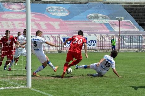 Surpriză: FC Bihor a învins lidera Gloria Bistriţa cu 2-0 (FOTO)