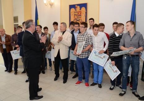 Campionii de la echipa de polo juniori I a CS Crişul, premiaţi de conducerea clubului (FOTO)