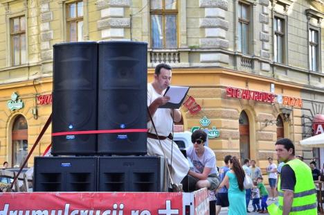 Patimile lui Hristos: Sute de orădeni l-au însoţit pe Iisus pe Drumul Crucii (FOTO / VIDEO)