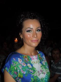 Cătălin Botezatu şi-a donat creaţiile în scop caritabil: Miss Crişana a adunat peste 200 de milioane de lei (FOTO)