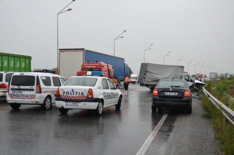 Accident între un BMW şi o camionetă: Un tânăr de 35 de ani a murit, iar alţi doi bărbaţi au ajuns în spital (FOTO)