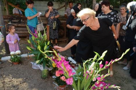 Criticat că n-a mers la înmormântare, episcopul Sofronie a oficiat parastasul părintelui Ciordaş (FOTO)