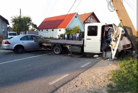 Un nou accident pe DN 1, în Oşorhei. Satul a rămas fără curent (FOTO)