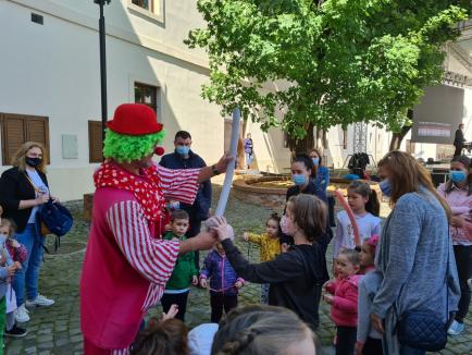 Baloane, muzică și clovni în Cetate! Cum arată evenimentul-pilot organizat de Ziua Copilului, în Oradea (FOTO / VIDEO)